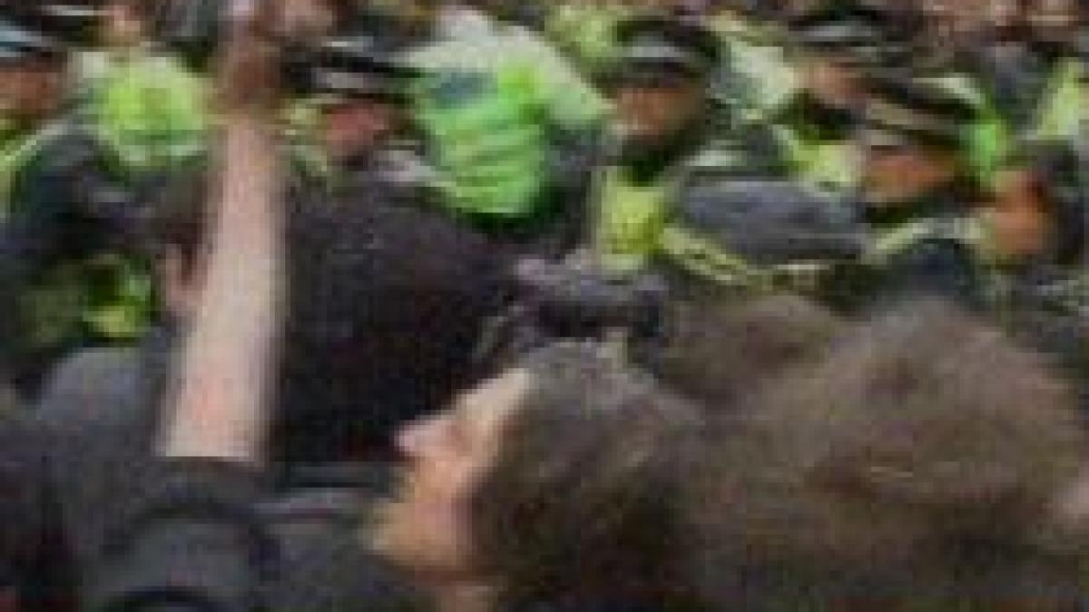 sute de mii de oameni protesteaza la londra fata de globalizare si saracie video