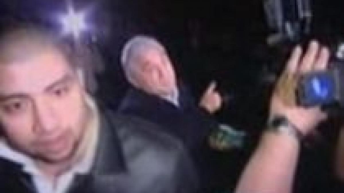 se incing spiritele giovanni becali s a incaierat cu un cameraman in fata judecatoriei video