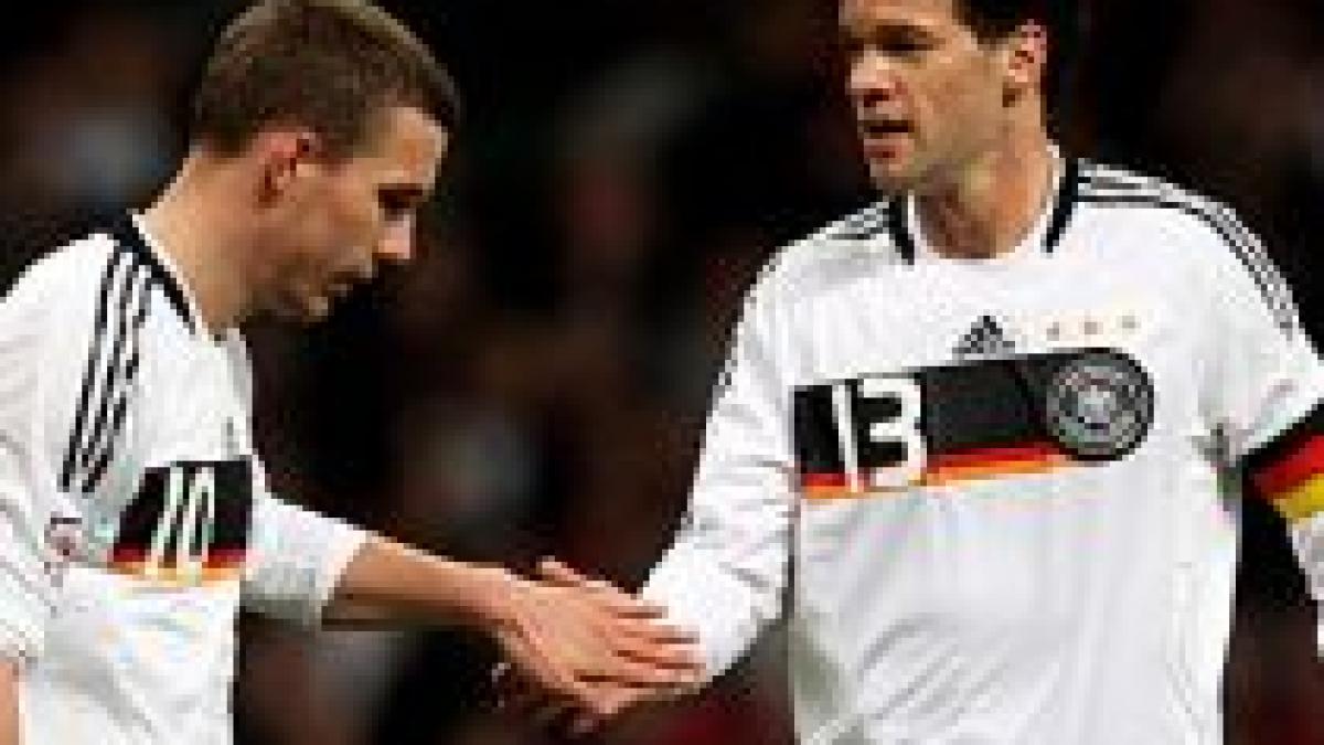 lukas podolski amendat cu 5 000 de euro dupa ce l a palmuit pe ballack video