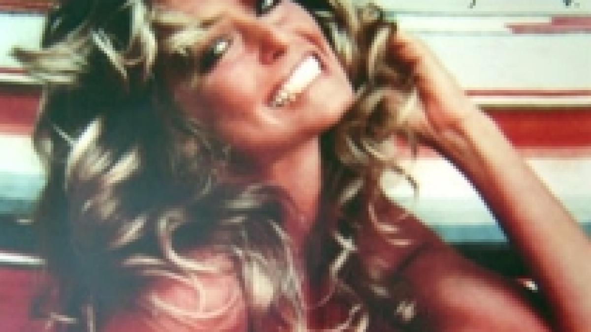 actrita farrah fawcett a fost spitalizata dupa ce cancerul de care suferea a recidivat