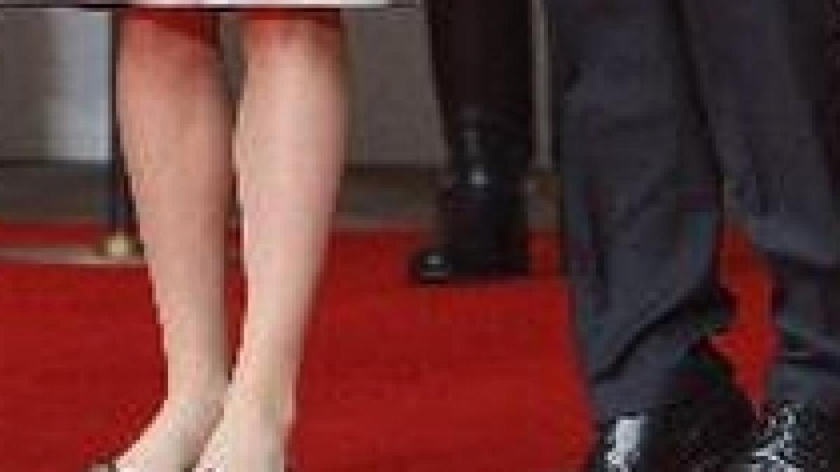 emil boc varianta franceza nicholas sarkozy se ridica pe varfuri la summit ul nato foto