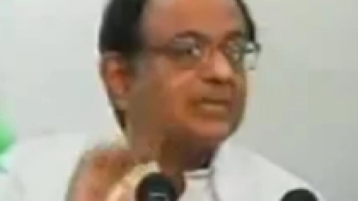 un jurnalist indian a aruncat cu pantofii in ministrul de interne video