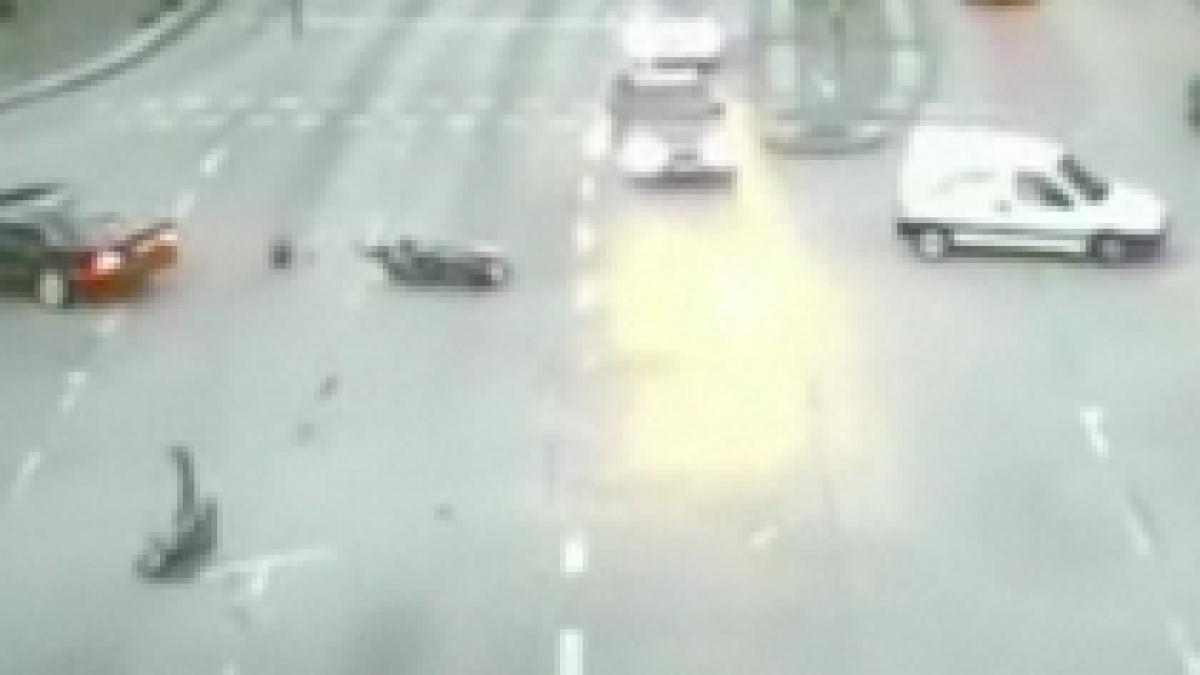 accident de circulatie impresionant filmat intr o intersectie din hamburg video
