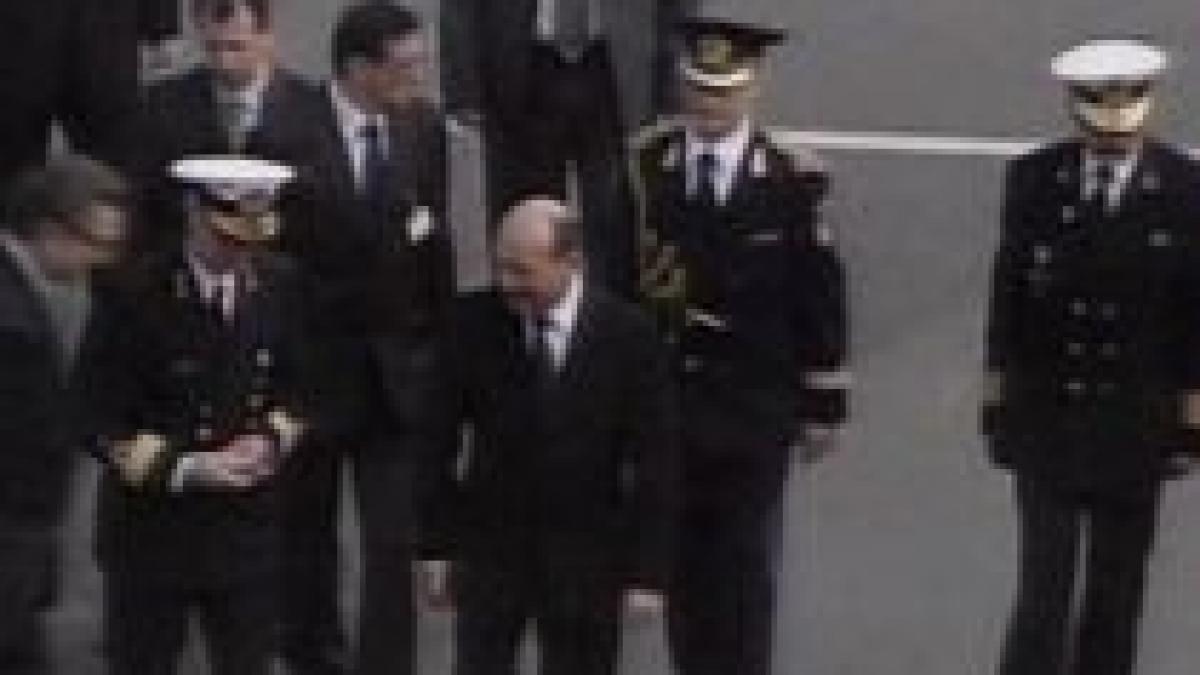 basescu din nou pe nava seful statului la debutul unui exercitiu militar din constanta video