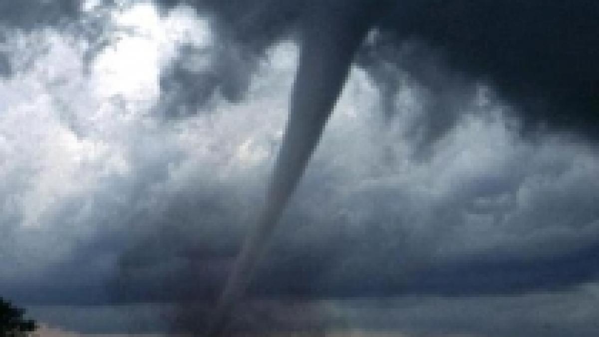 sua trei morti si 22 de raniti in urma unei tornade