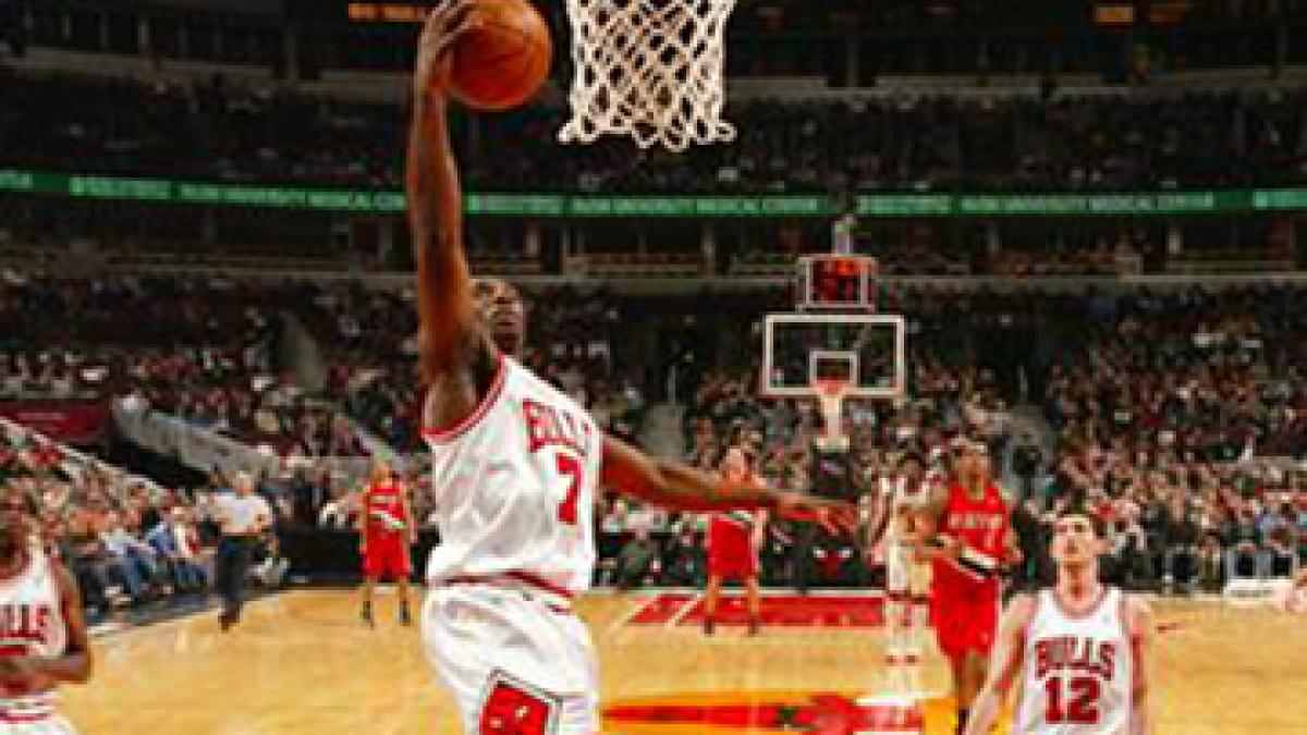 chicago bulls obtine a patra victorie consecutiva si isi asigura calificarea in playoff video