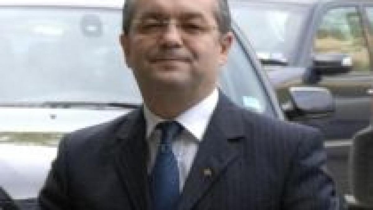 boc fmi ne obliga sa ajustam veniturile si cheltuielile si impune o lege privind salarizarea unica