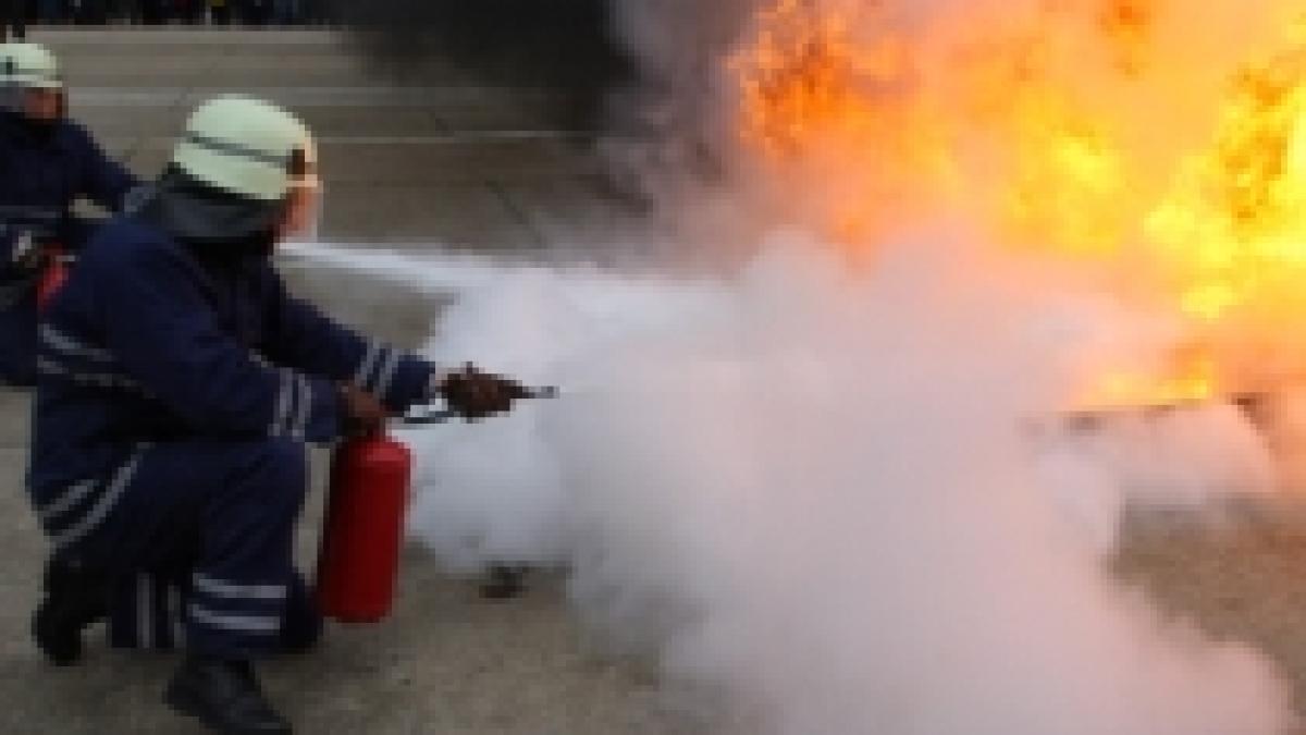 doua sedii ale partidului socialist din ungaria atacate cu bombe incendiare