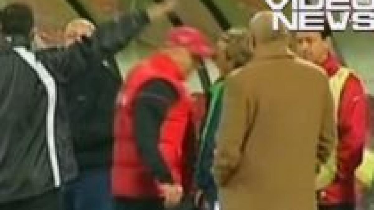 amenzi si suspendari dupa ce masorul lui dinamo a lovit cu capul un secund al fc vaslui video