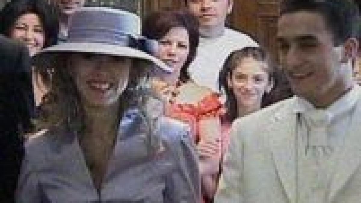 marian dragulescu si a batut din nou sotia de aceasta data l a ajutat si mama sa video