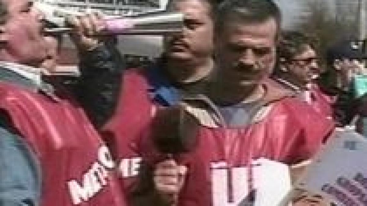 protest la combinatul arcelormittal galati 2 000 de siderurgisti au participat la mitingul