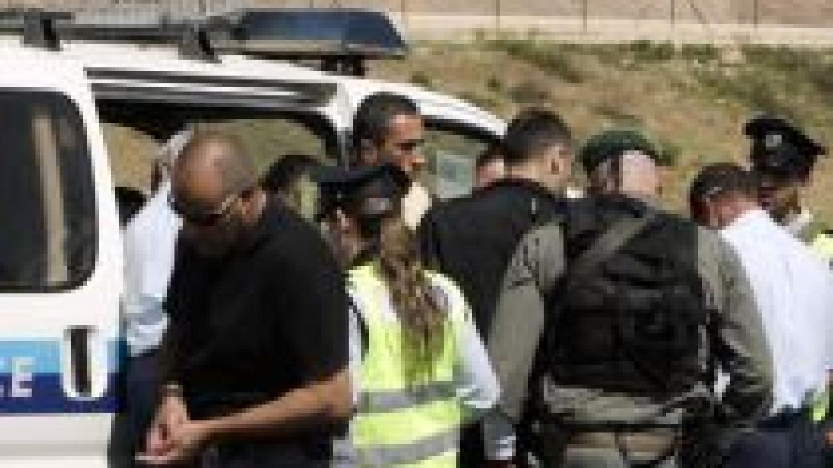 atac la ierusalim doi politisti raniti de un palestinian la un post de control