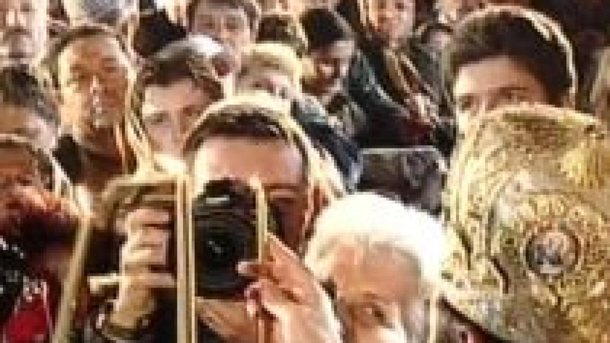 lumina sfanta a fost aprinsa la ierusalim