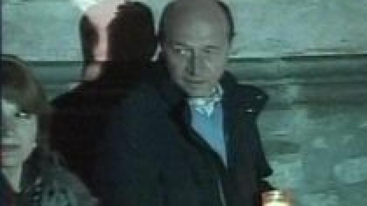 traian basescu a luat lumina de la manastirea humorului geoana de la malul marii video