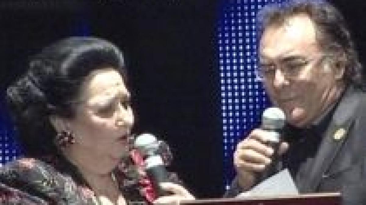 duet de zile mari in piata constitutiei 5 000 de romani i au ascultat pe montserrat caballe si al