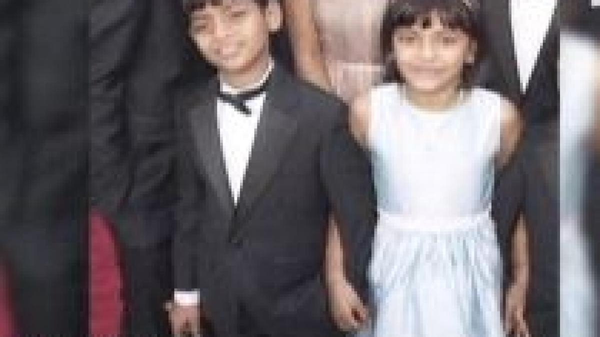 fetita din filmul slumdog millionaire la un pas de a fi vanduta de propriul tata