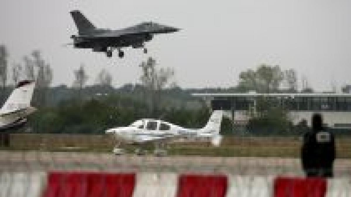 campia turzii 500 de militari romani si americani participa la exercitiul aviatic strike lance 2009