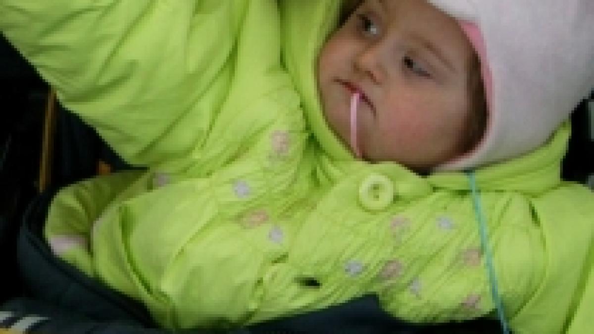 o femeie si a vandut copiii pentru o garsoniera de 23 000 de euro video