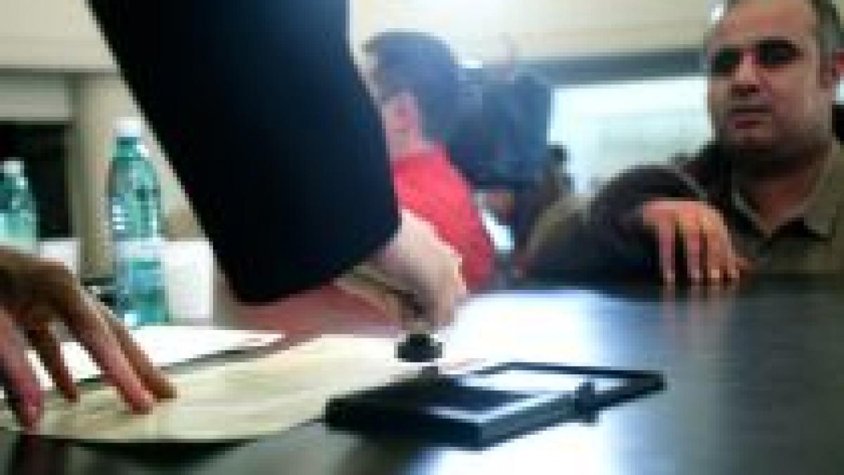 presa occidentala condamna romania pentru urgentarea acordarii cetateniei romane moldovenilor