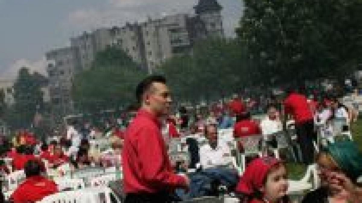 1 mai electoral psd combina traditia mititeilor asezonati cu bere cu voluntariatul american