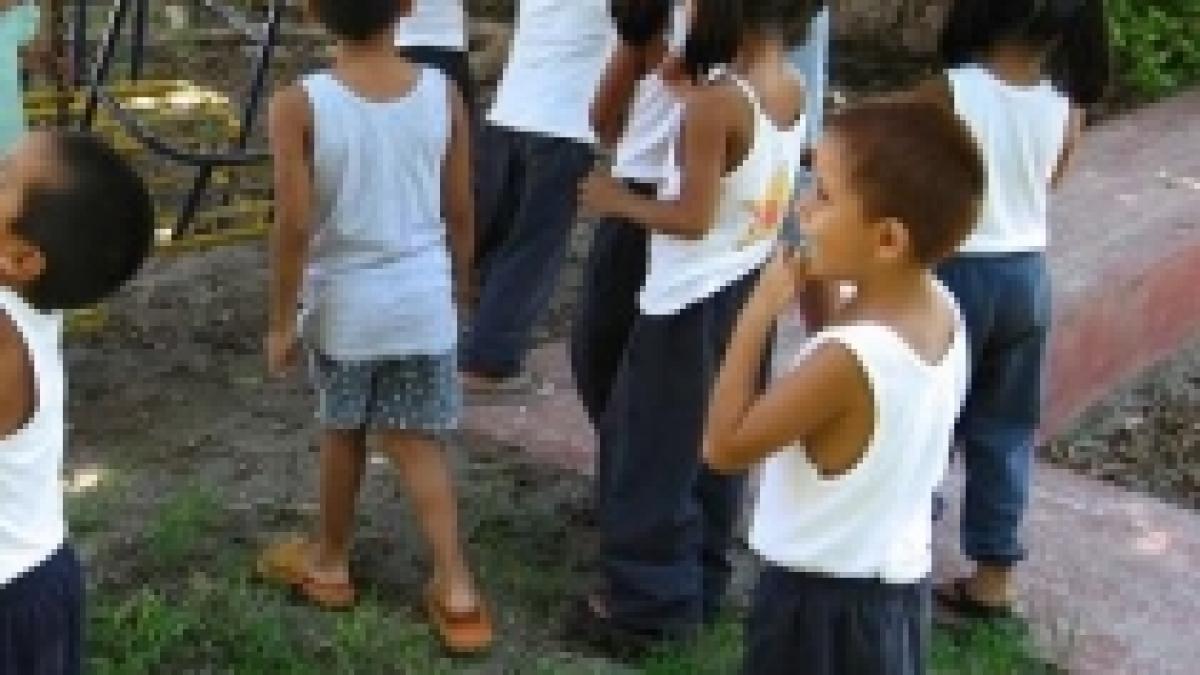 femeia care a vrut sa si vanda copiii pe o garsoniera a fost retinuta