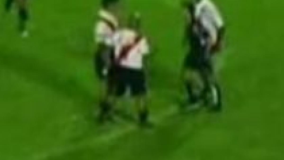 sange latin bataie pe cinste intre fotbalisti arbitri si spectatori in argentina video