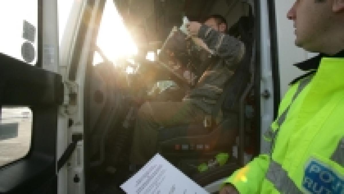 cu tir ul la supermarket un sofer a incurcat parcarile dupa ce s a urcat beat la volan video