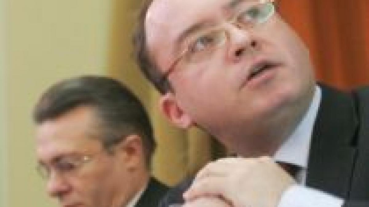 cristian diaconescu si bogdan aurescu decorati cu ordinul steaua romaniei pentru succesul de la haga