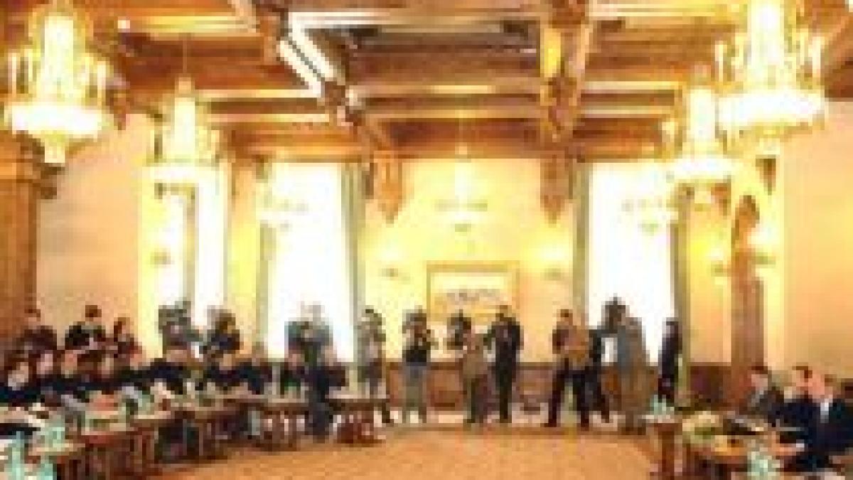 societatea civila dezamagita de basescu ong urile i au inapoiat poza de grup facuta la cotroceni