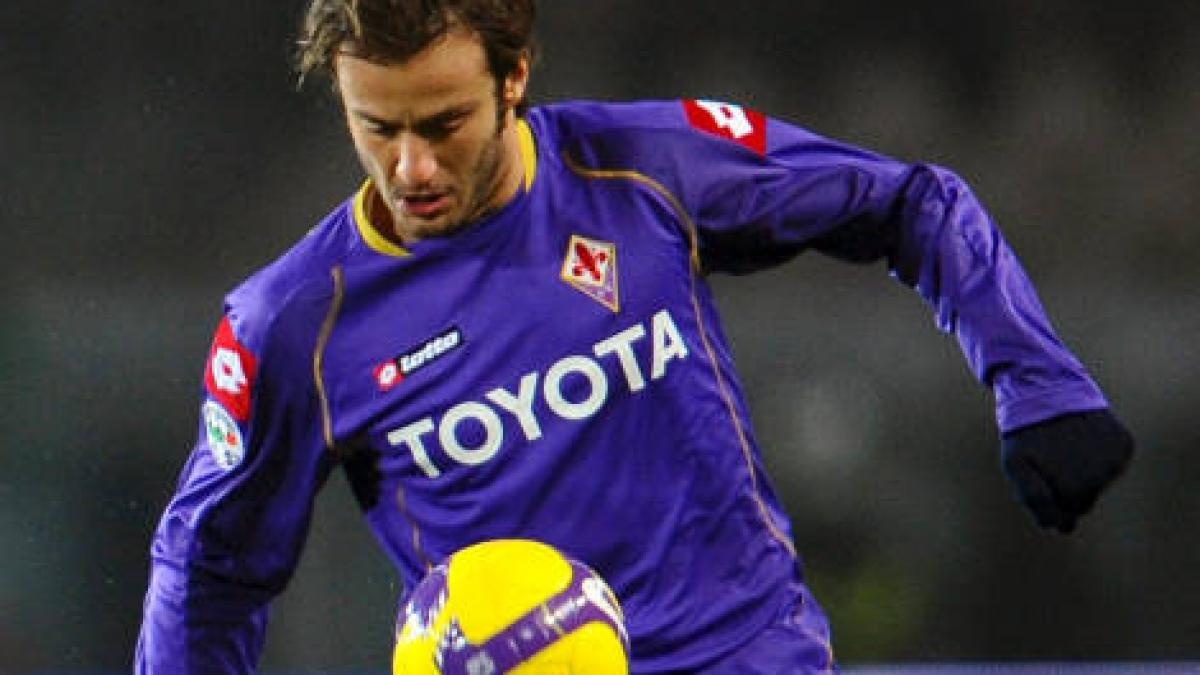 fiorentina invinge cu 4 1 pe roma si este aproape de liga campionilor video