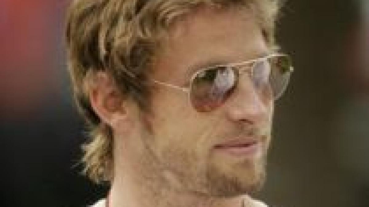 jenson button castiga marele premiu al bahrainului cu usurinta dupa ce a plecat de pe locul 4 video