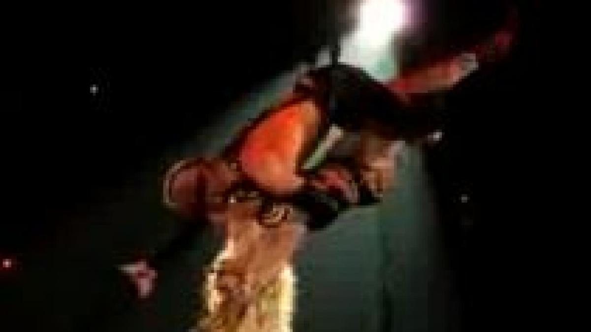 britney spears si a pierdut parul pe scena video