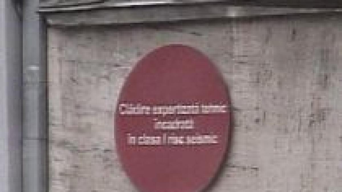 Lista clădirilor cu risc seismic ridicat din Bucureşti şi Iaşi: sute de construcţii, în pericol de prăbuşire 