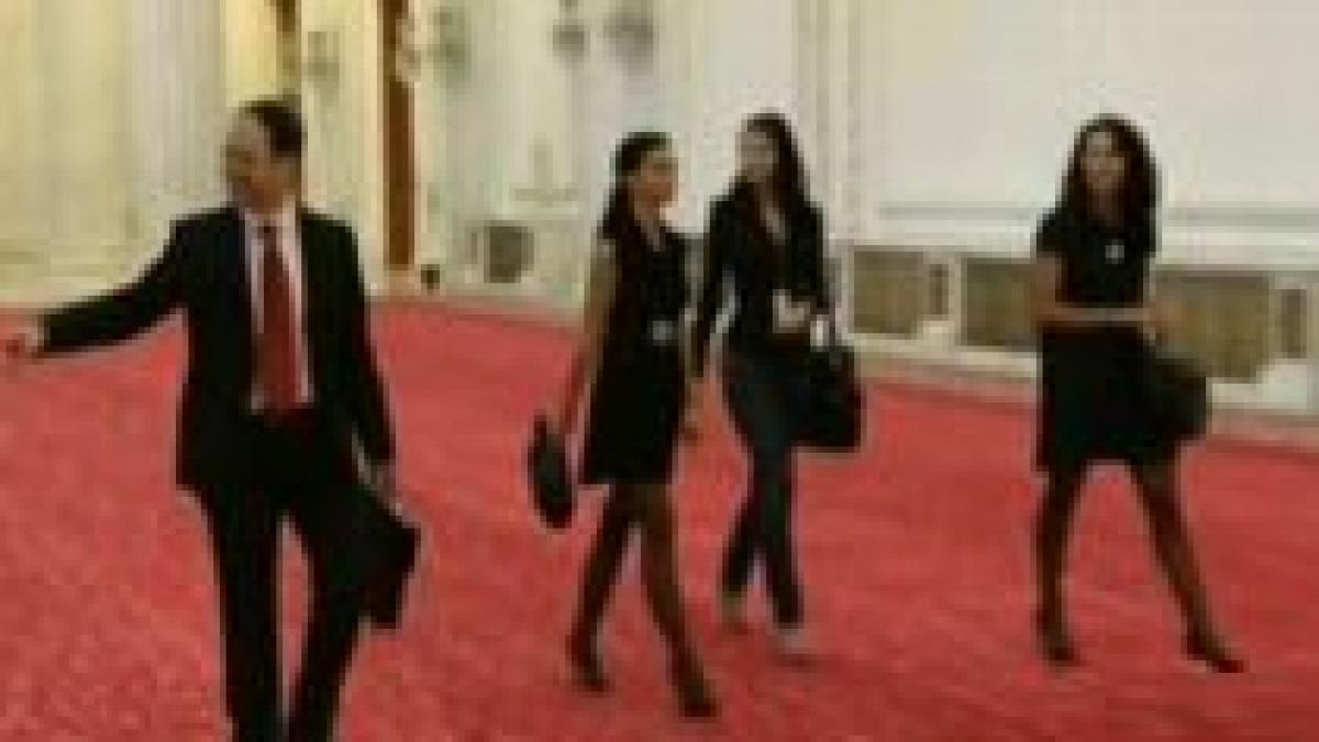 deputatul robert negoita ghid de ocazie pentru fotomodele politicul are nevoie de asa ceva video