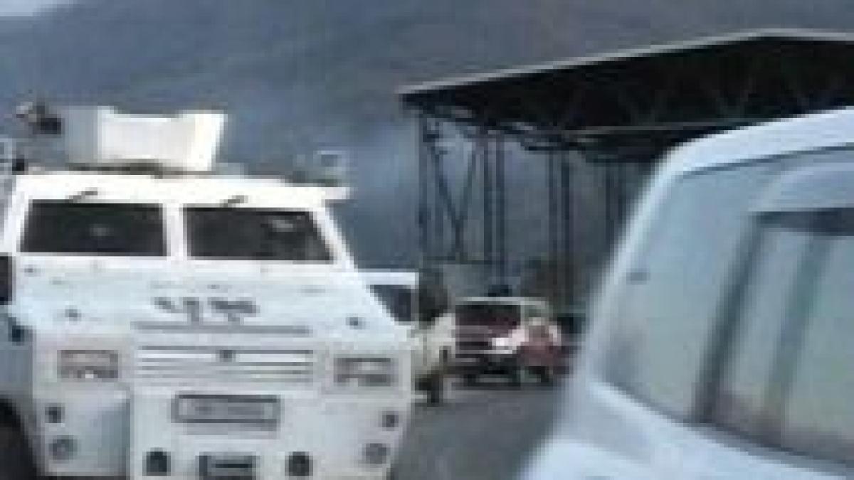 convoi romanesc atacat cu sticle incendiare in kosovo video
