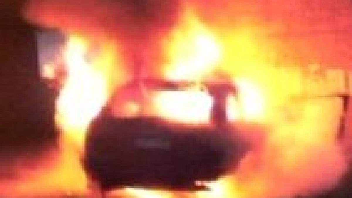 o masina a luat foc la medgidia dupa ce s a izbit de un pod video