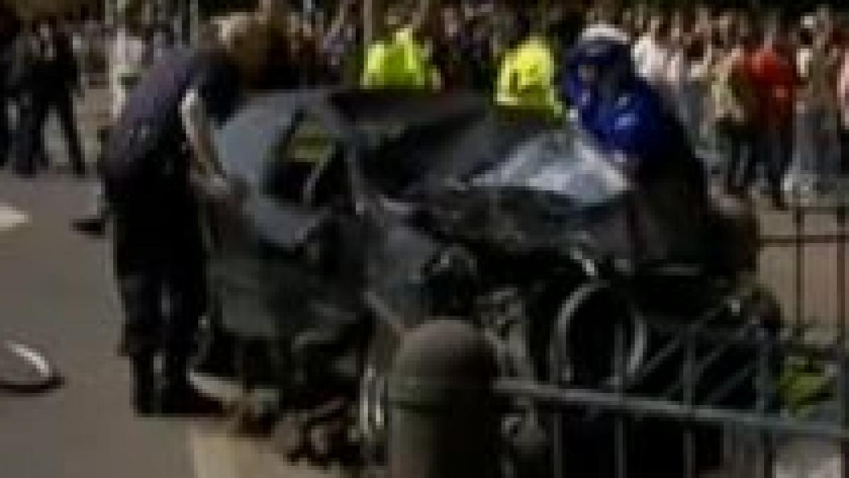 olanda soferul care a intrat cu masina in oamenii aflati la o parada a murit video