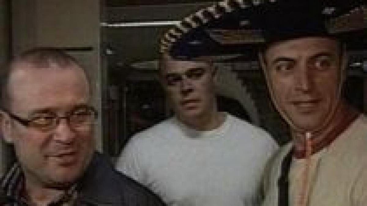 trei romani au revenit in tara din mexic stat grav afectat de gripa porcina