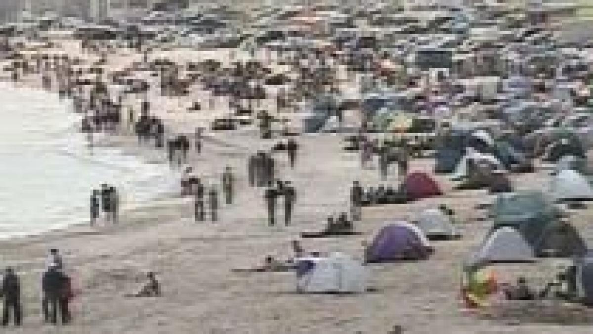 vama veche si mamaia asaltate de turisti 20 000 de oameni asteptati in minivacanta de 1 mai video