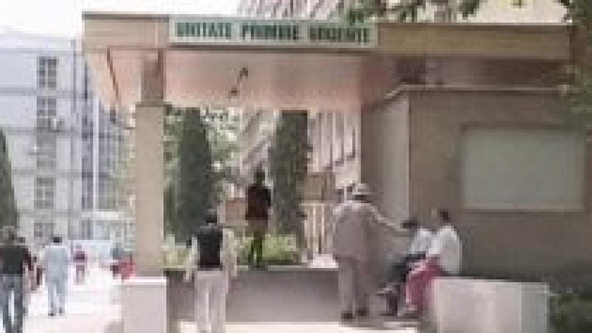 alba femeie cu afectiuni psihice legata cu lanturi de propria i familie