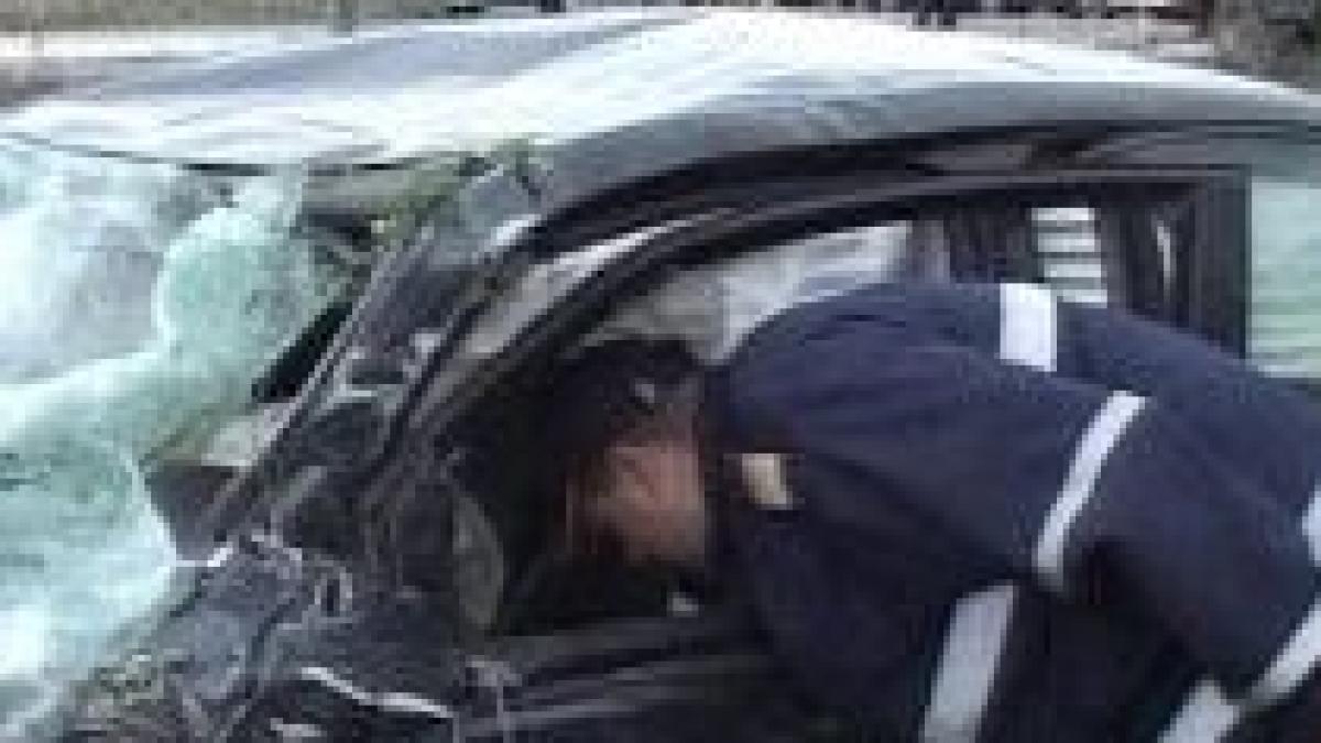 cinci oameni au ajuns la spital dupa ce trei masini s au ciocnit pe autostrada bucuresti pitesti