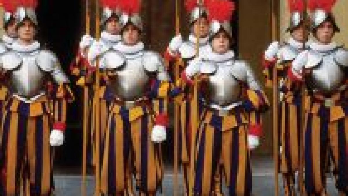 Garda Elveţiană a Papei ar putea include femei după o interdicţie de 500 de ani

