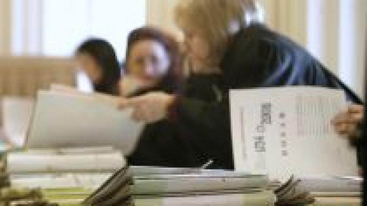 legea modificarii statutului functionarului public declarata neconstitutionala