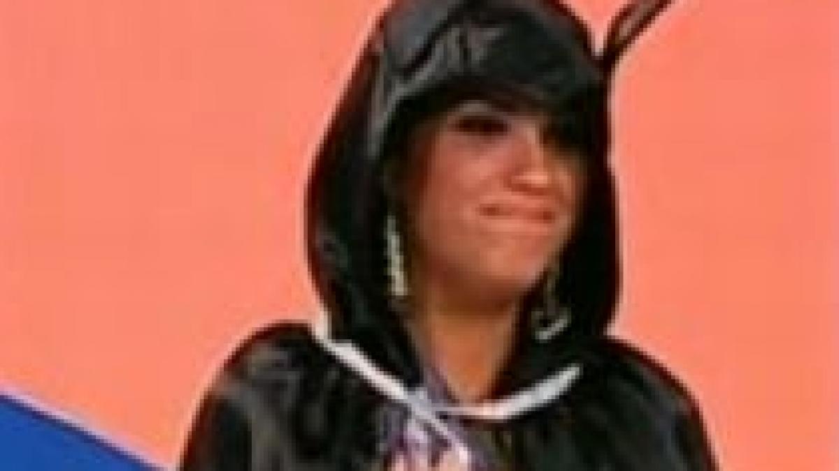 daniela crudu si a mai scos un san la plimbare video