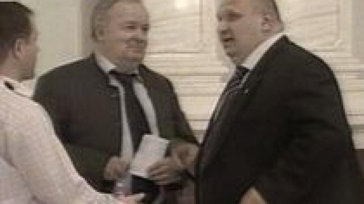 burta jos cristian topescu invita parlamentarii sa lucreze in weekend la siluetele lor video