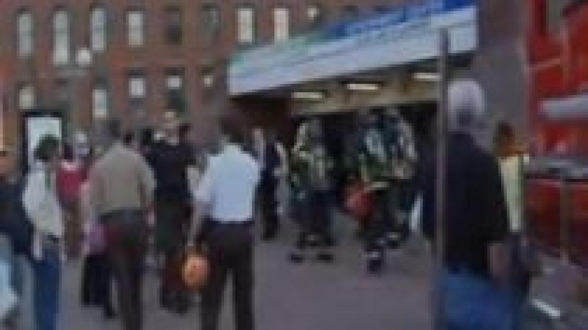 un vatman care trimitea sms uri in timp ce conducea a produs un accident cu 49 de victime video