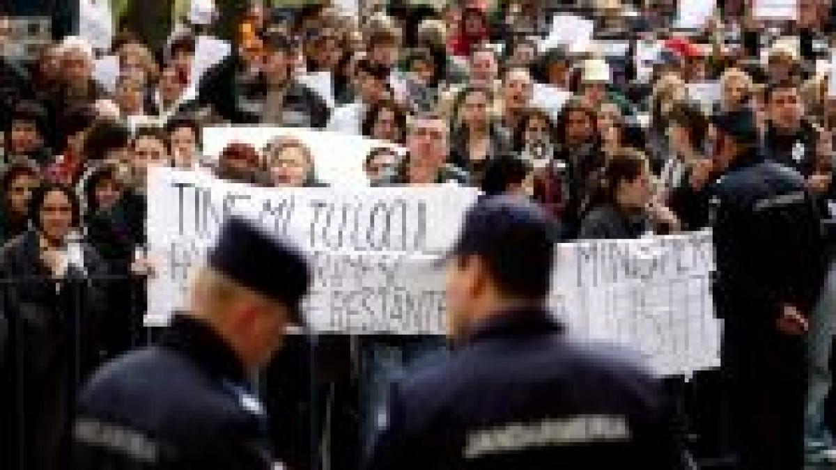 Grevă de avertisment în Justiţie. Predoiu: Nu putem soluţiona plata sporurilor prin hotărâri judecătoreşti (VIDEO)