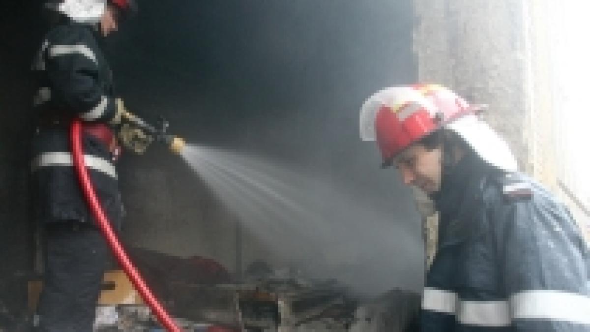 atena atentat cu bomba la o banca de la periferia orasului