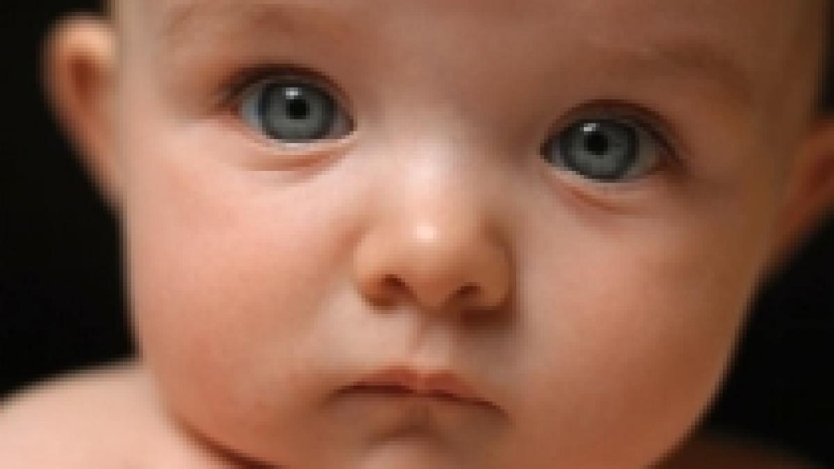 vaslui fetita de patru luni muscata de obraz de catre mama ei