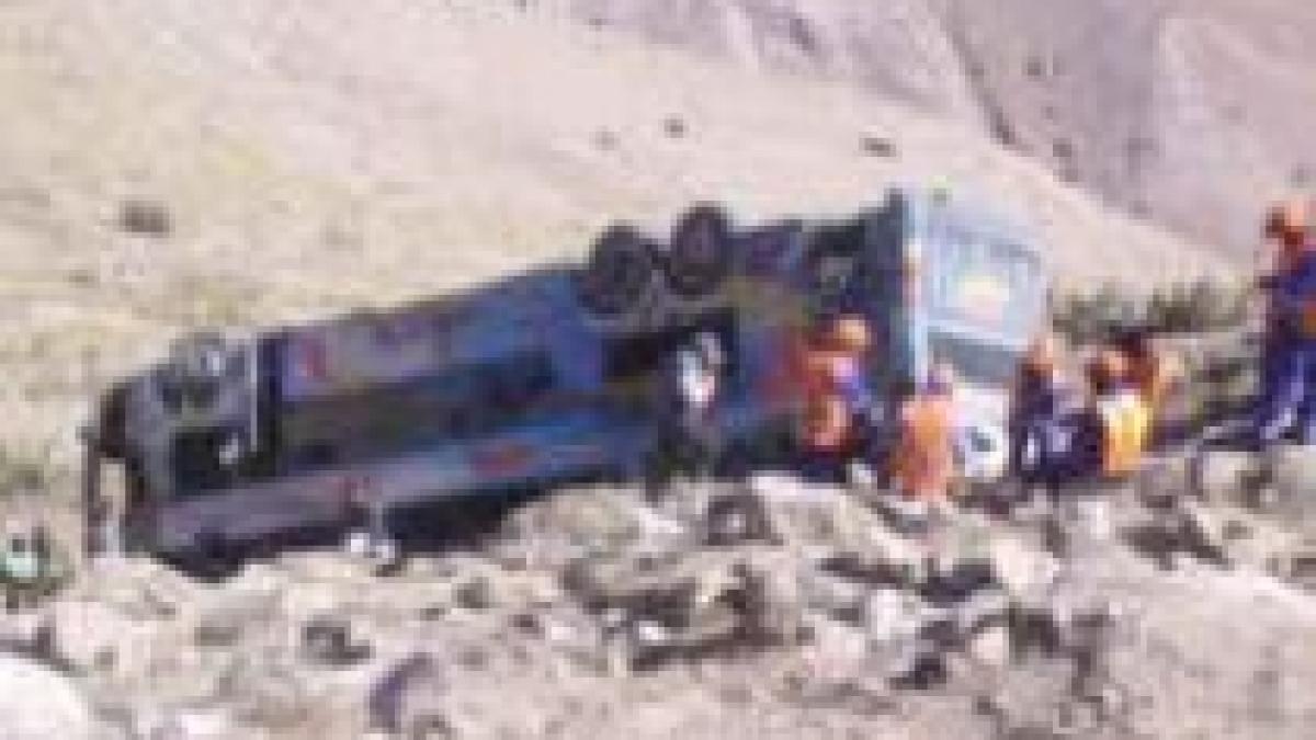 cel putin 26 de oameni au murit intr un accident de autobuz in peru